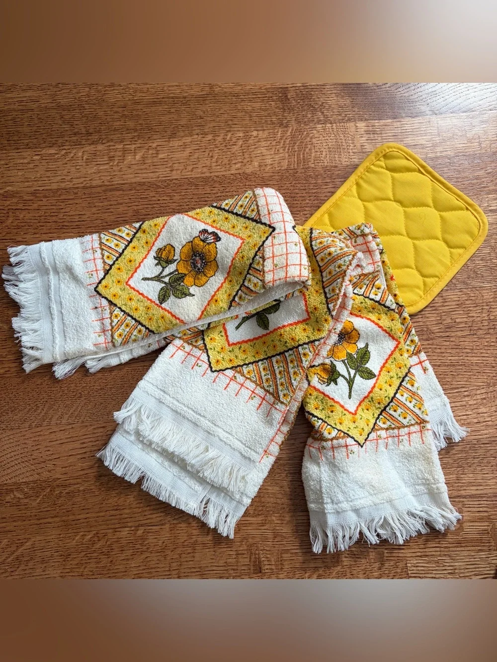 Vtg 70s Cannon Flower Kitchen Set Yellow 3 Dish Towels 1 Potholder Grannycore
